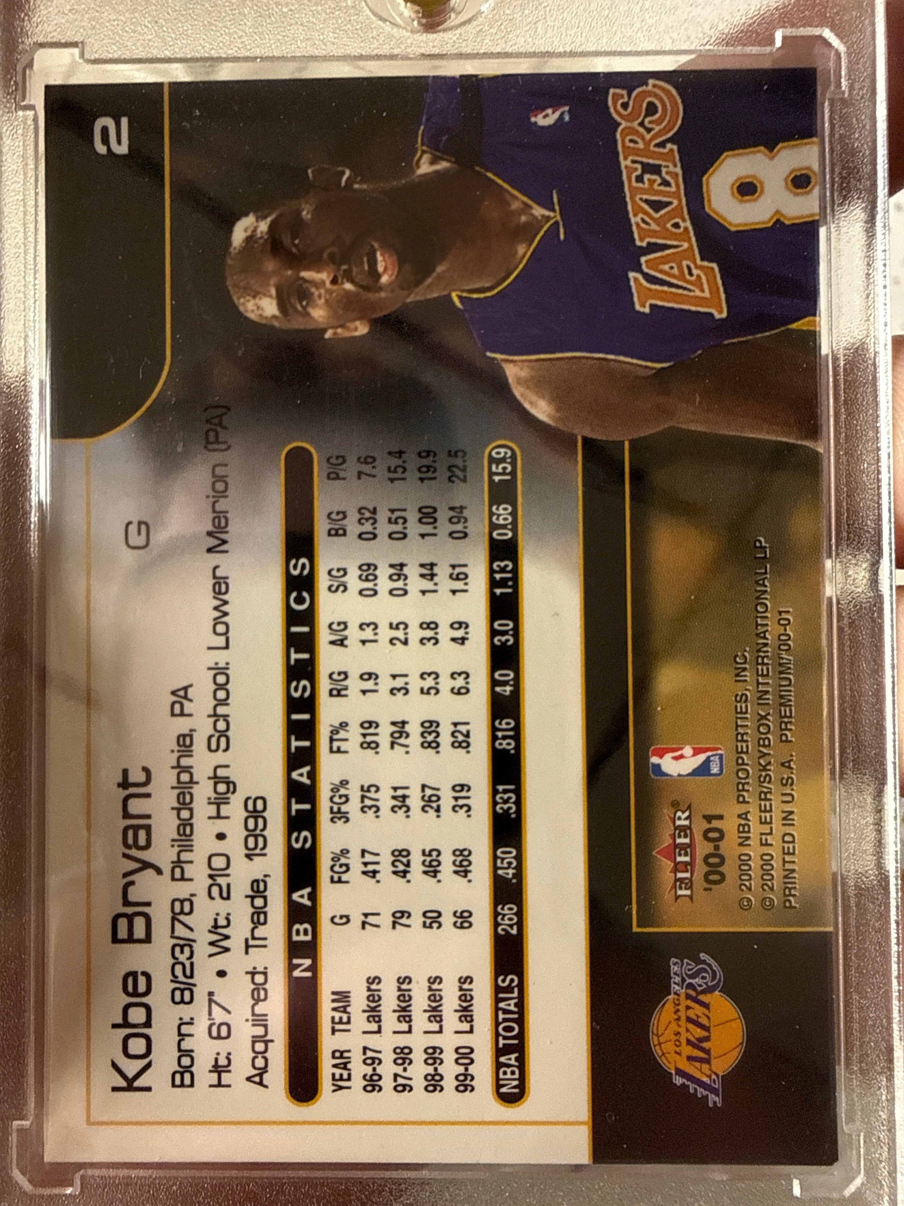 2000 Flair Showcase Kobe Bryant #2 Gold Premium